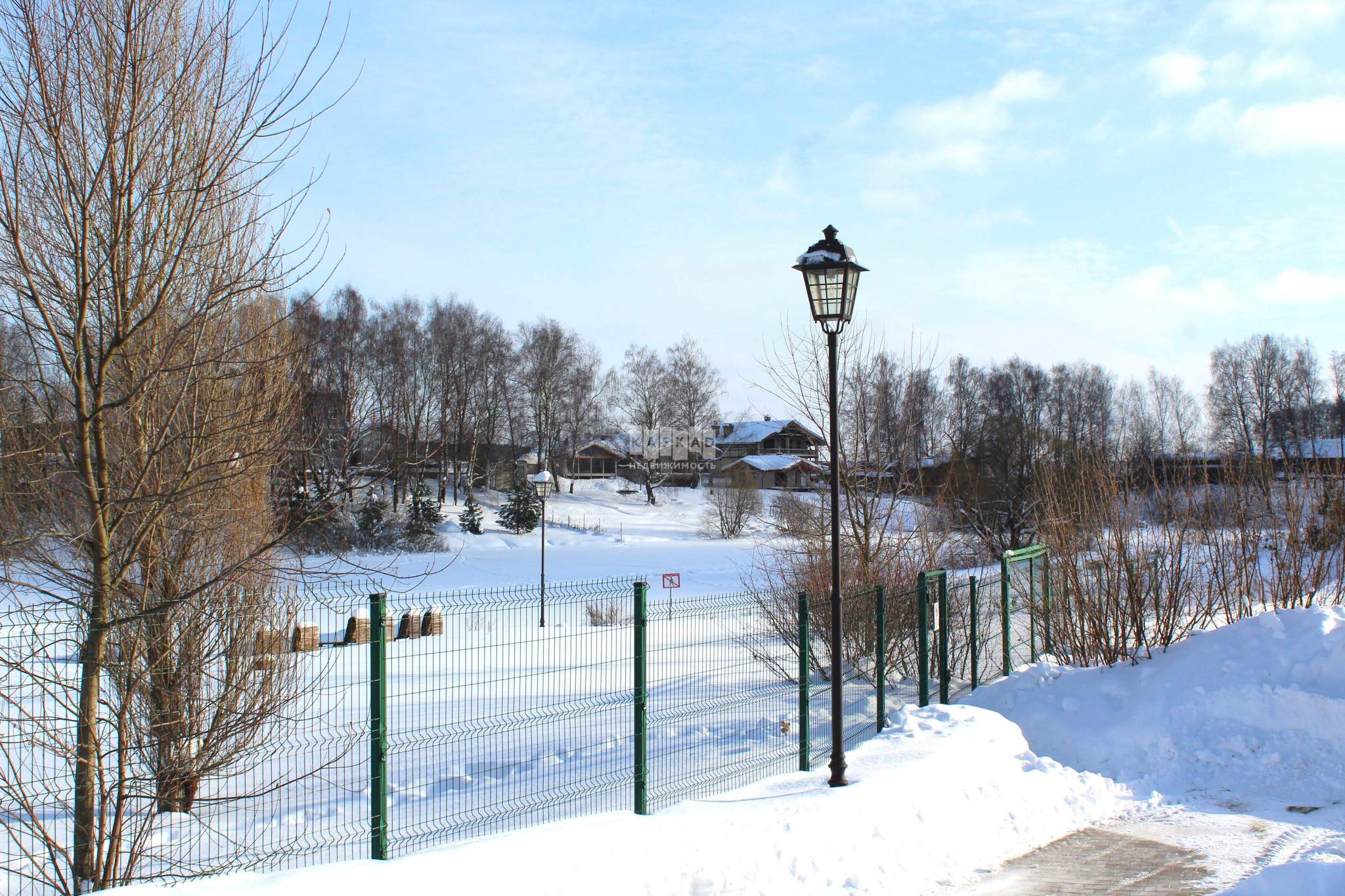 Продам земельный участок 1000 м.кв.