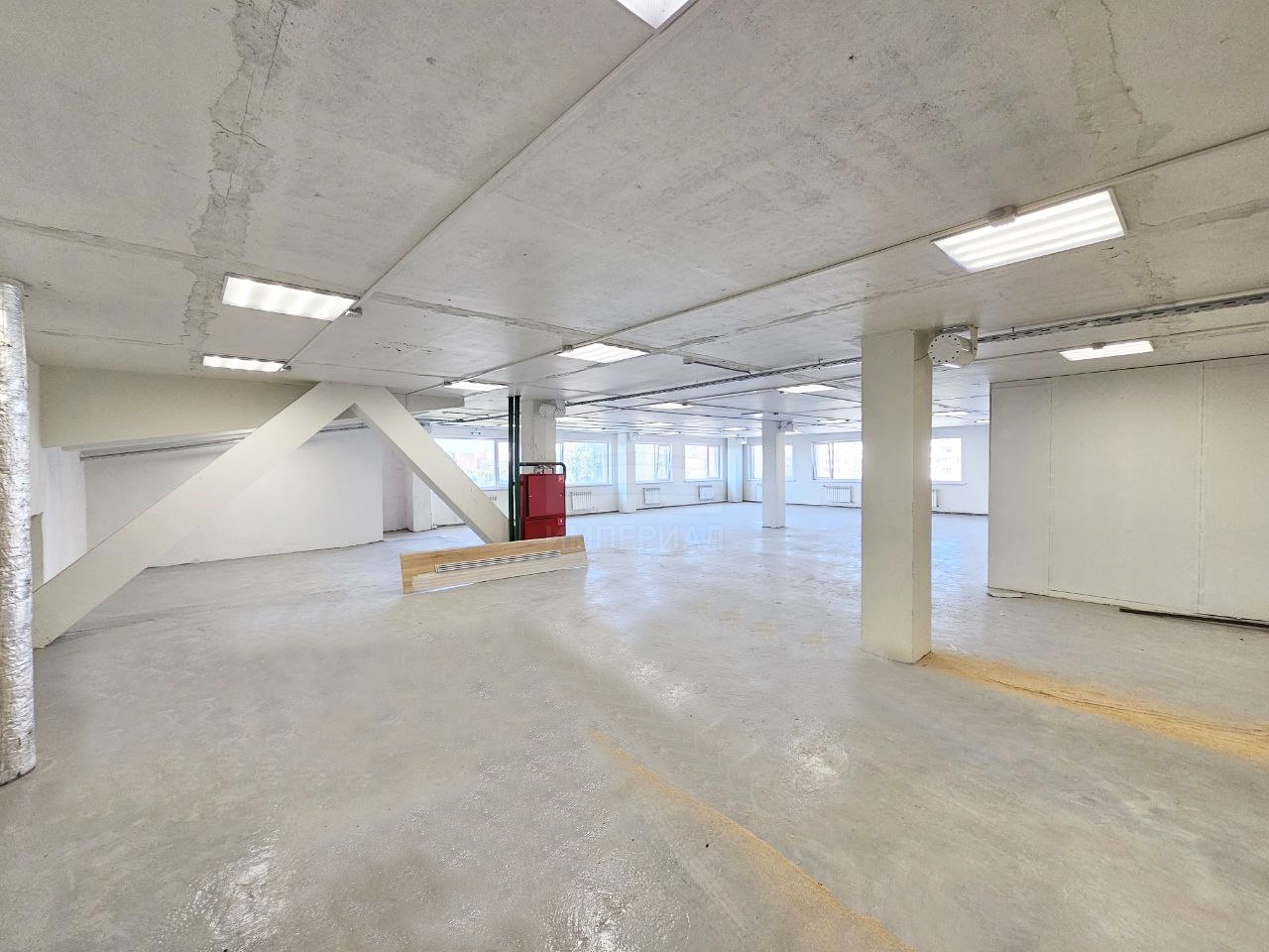 Сдам в аренду помещение свободного назначения 402.3 м.кв.