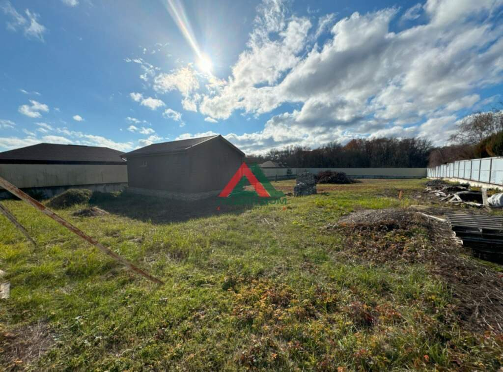 Продам земельный участок 2162 м.кв.