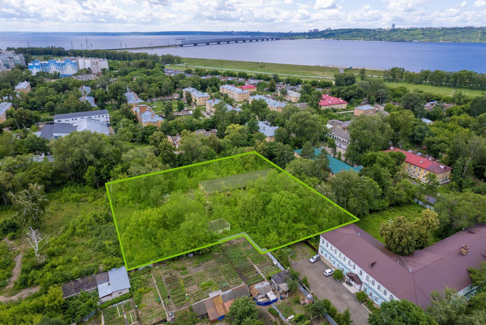 Продам торговое помещение 985.6 м.кв.
