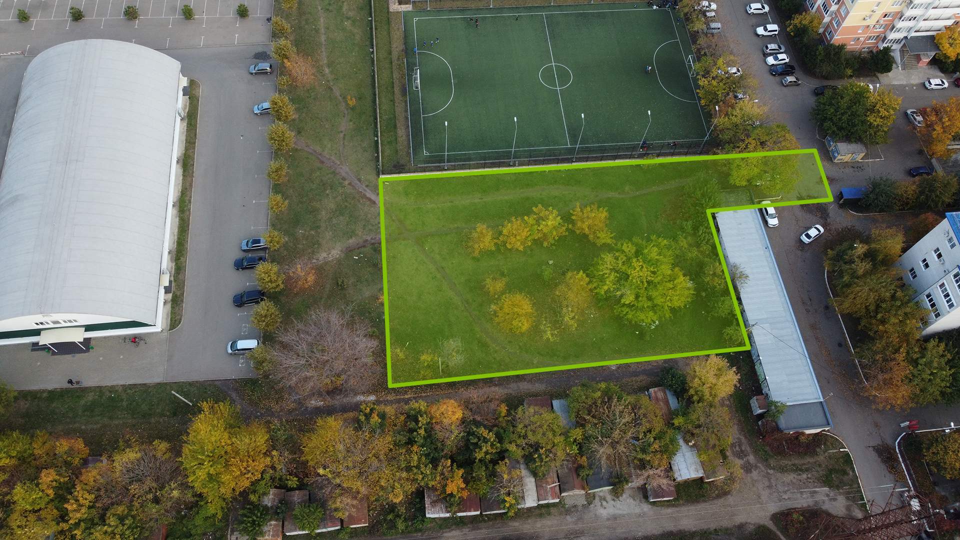 Сдам в аренду земельный участок 2200 м.кв.