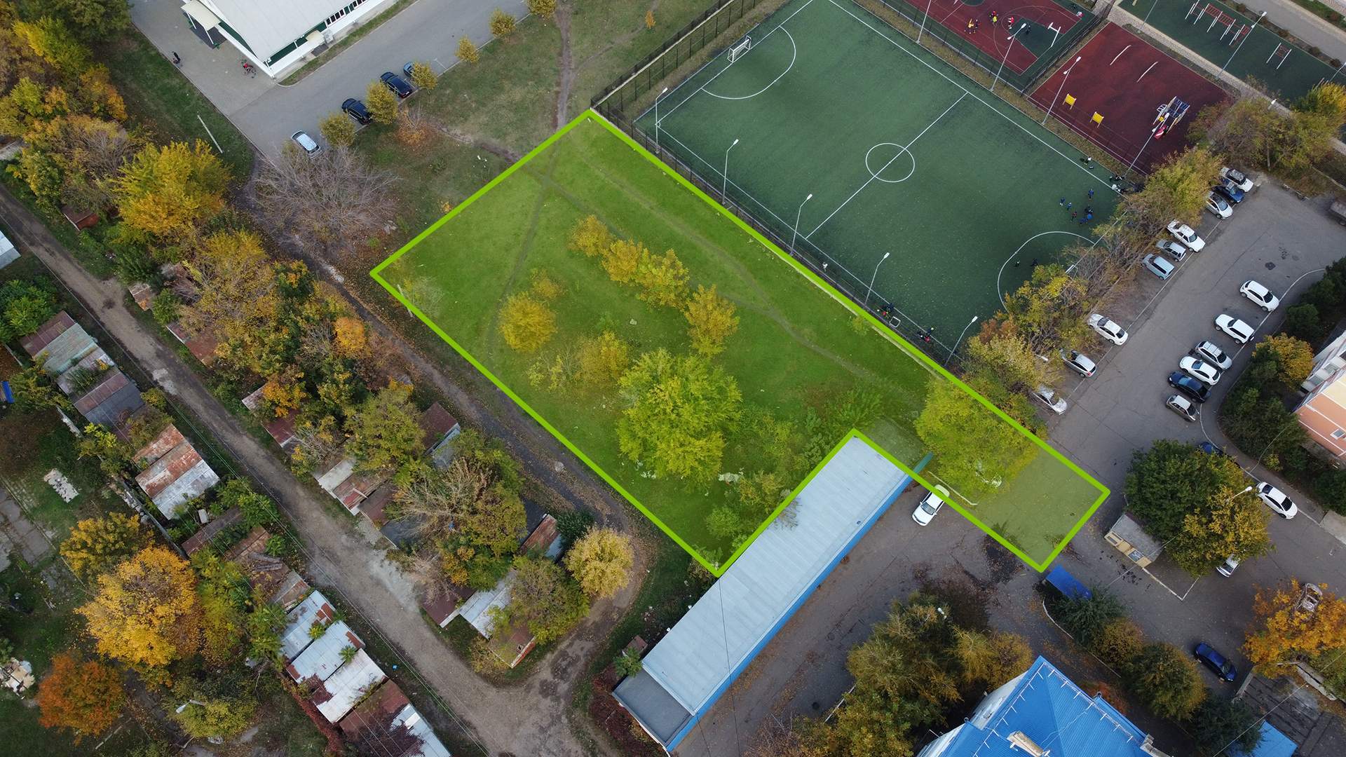 Сдам в аренду земельный участок 2200 м.кв.