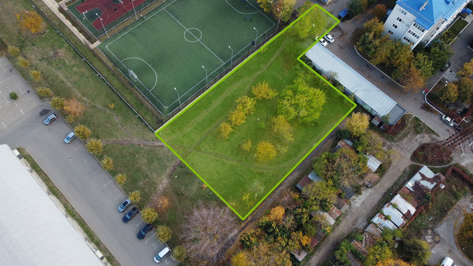 Сдам в аренду земельный участок 2200 м.кв.