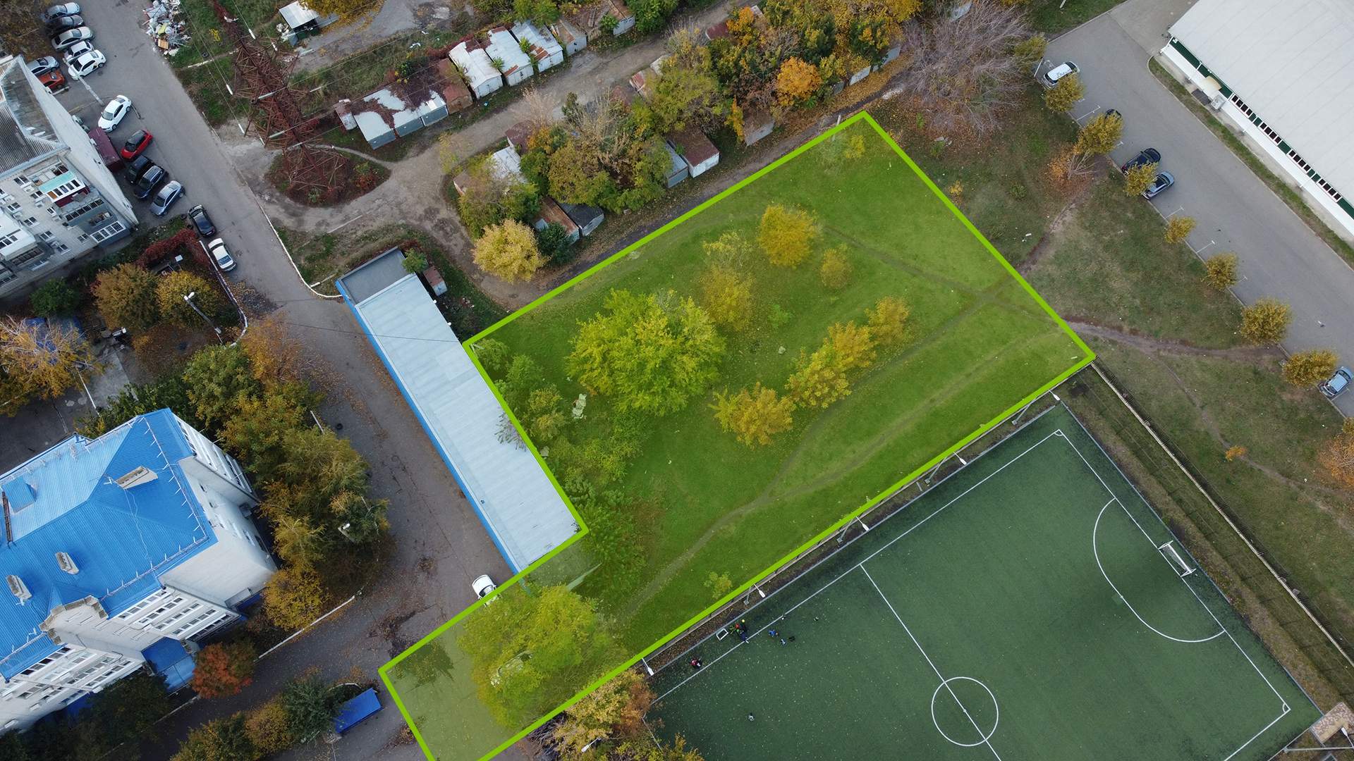 Сдам в аренду земельный участок 2200 м.кв.