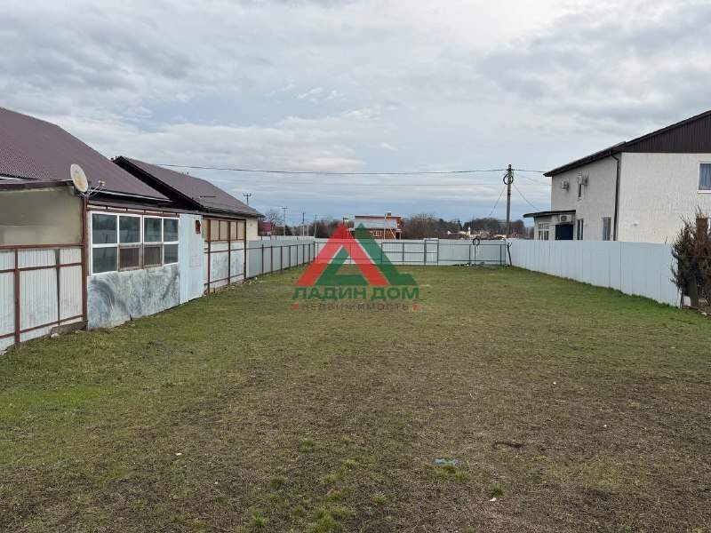 Продам земельный участок 700 м.кв.