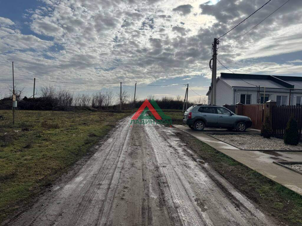 Продам земельный участок 600 м.кв.