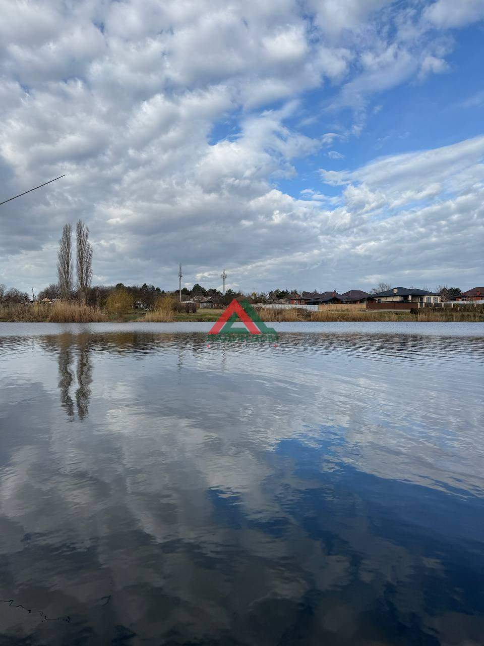 Продам земельный участок 600 м.кв.