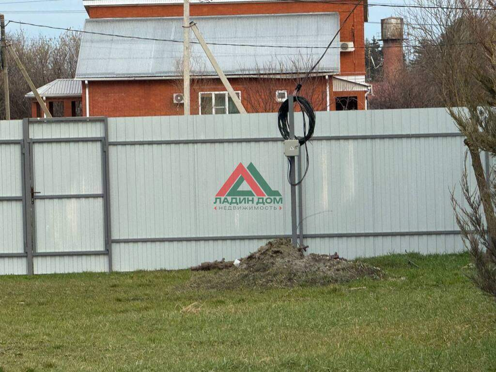 Продам земельный участок 700 м.кв.