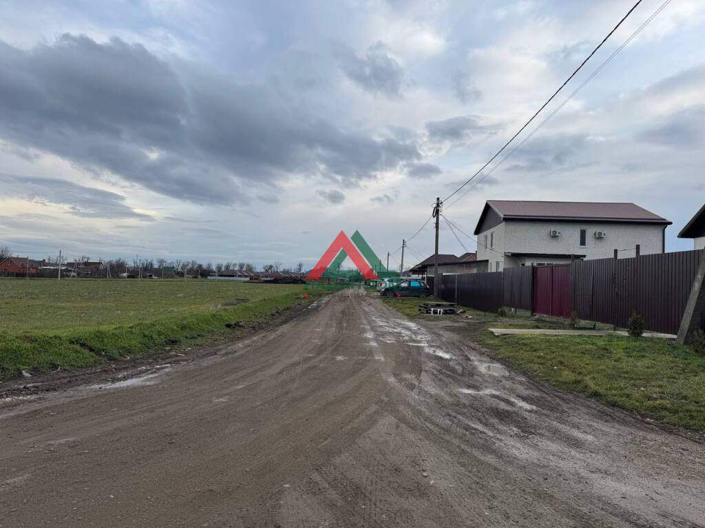 Продам земельный участок 700 м.кв.