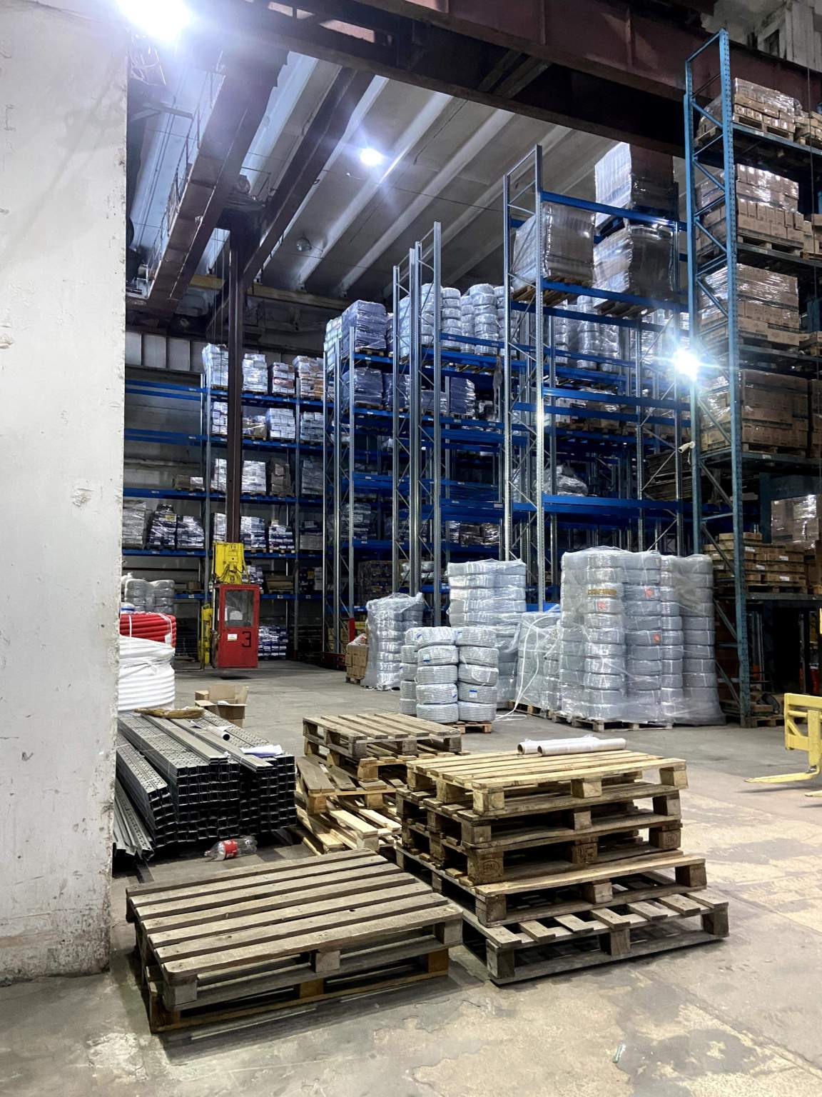 Продам торговое помещение 11073.1 м.кв.