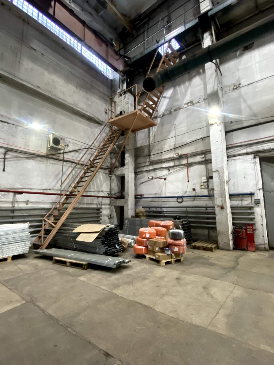 Продам торговое помещение 11073.1 м.кв.