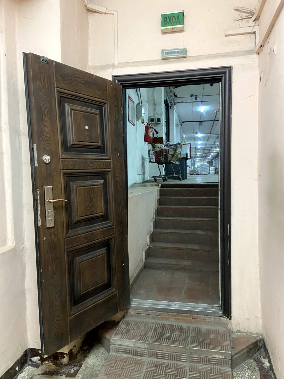 Продам торговое помещение 11073.1 м.кв.