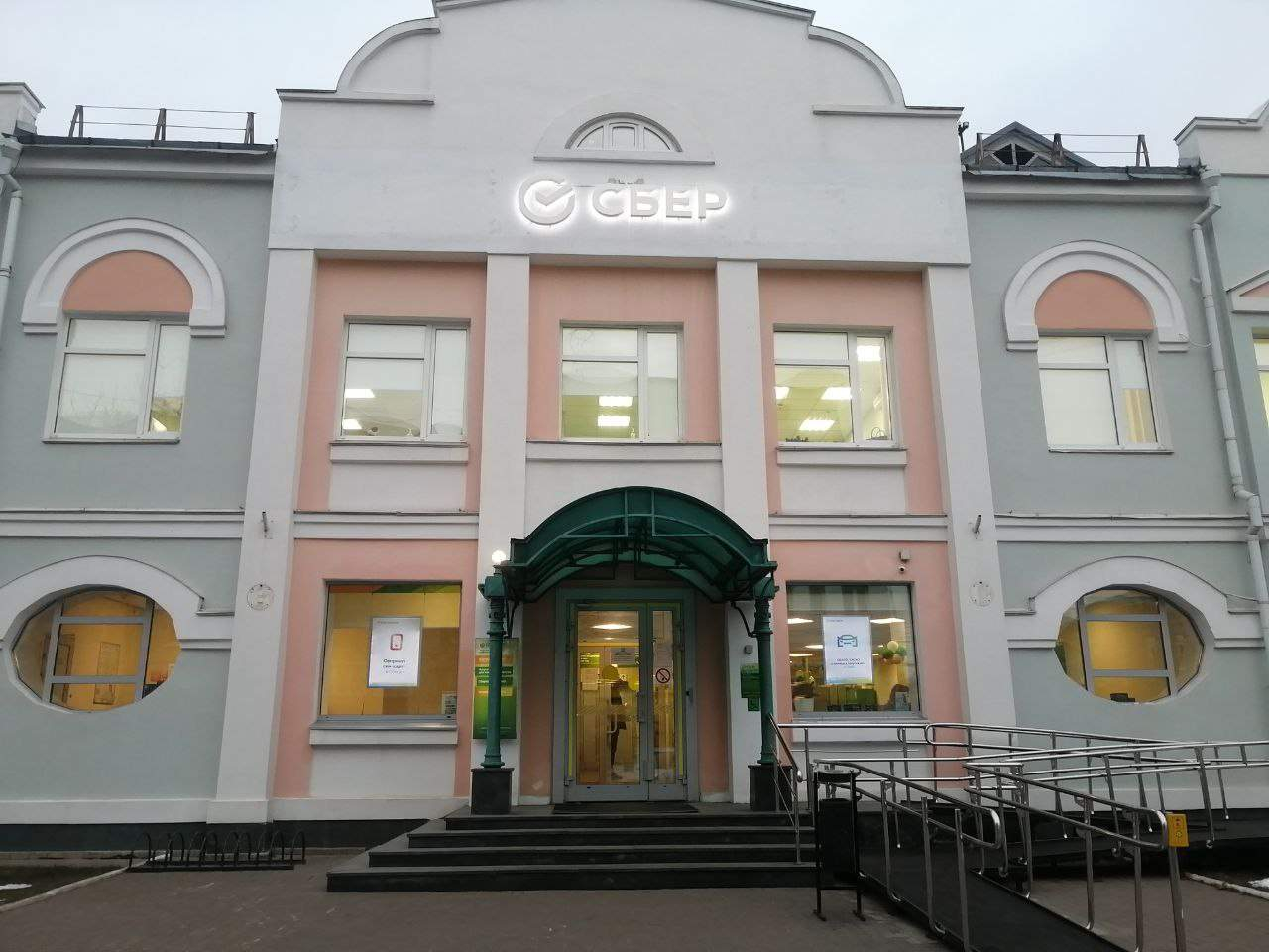 Продам помещение свободного назначения 2015.7 м.кв.