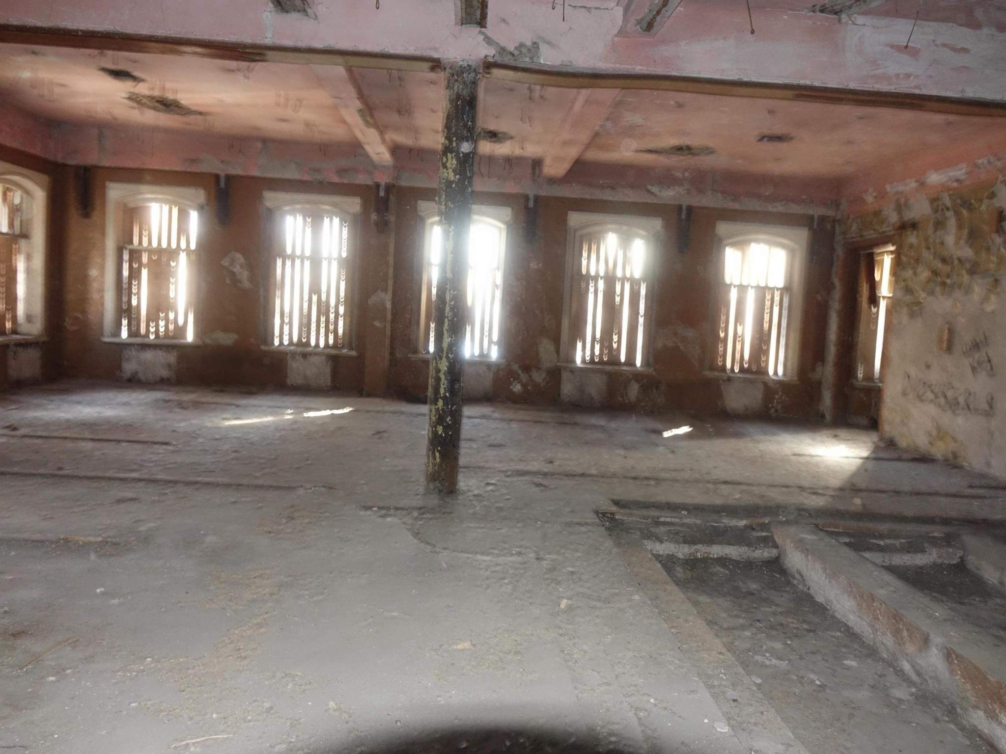 Продам торговое помещение 723 м.кв.