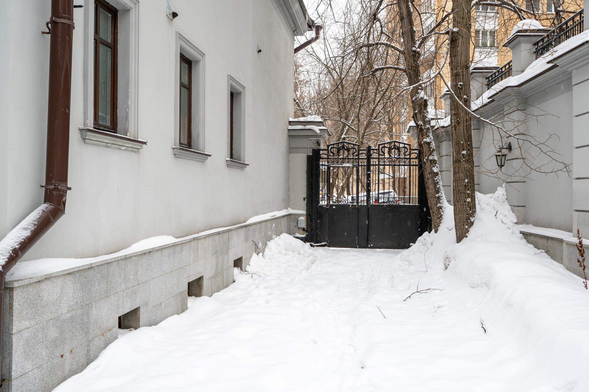 Продам торговое помещение 704.7 м.кв.