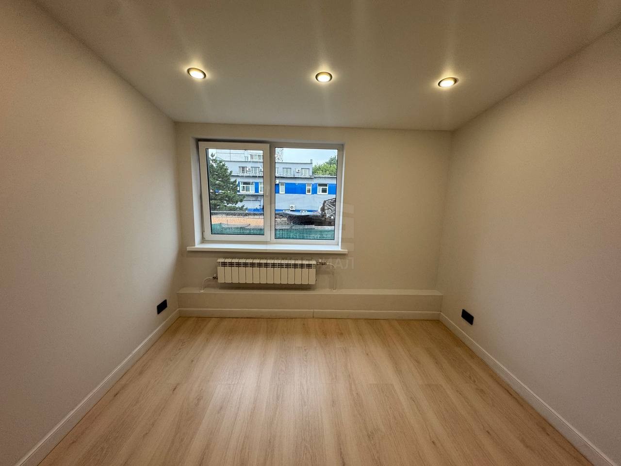 Продам помещение свободного назначения 13.6 м.кв.