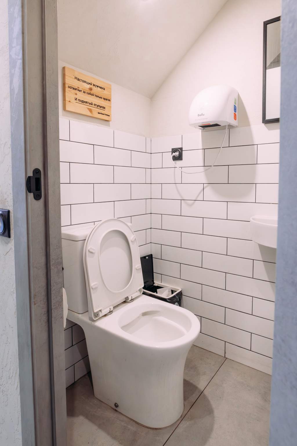 Фото: Продается помещение 63 м2 в ЖК бизнес-класса Событие Раменки test