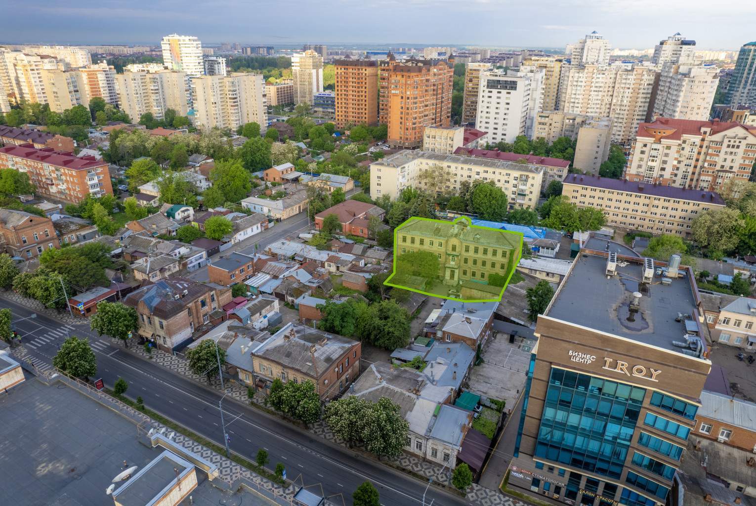 Продам торговое помещение 1442.7 м.кв.