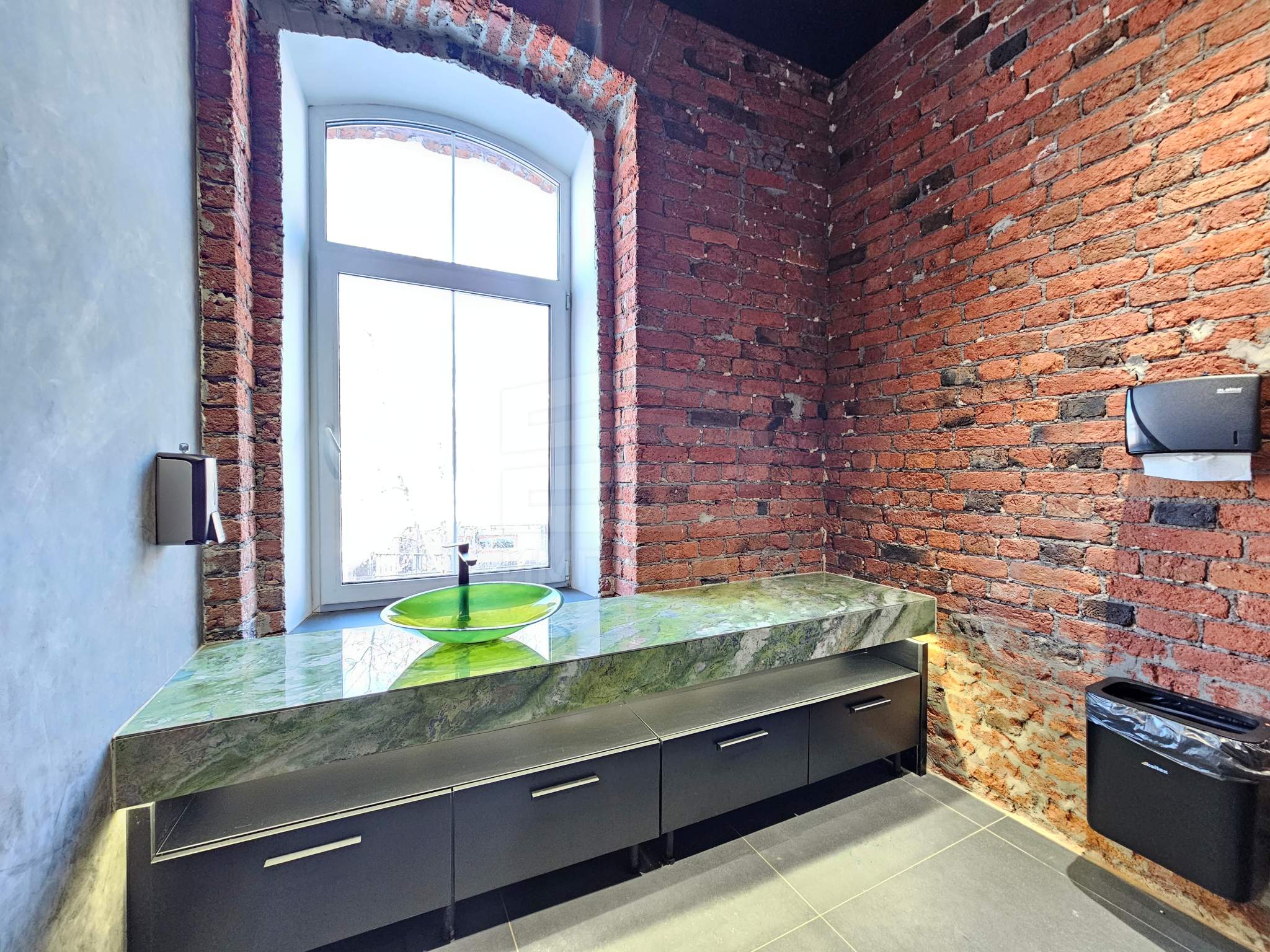 Сдам в аренду помещение свободного назначения 13.2 м.кв.