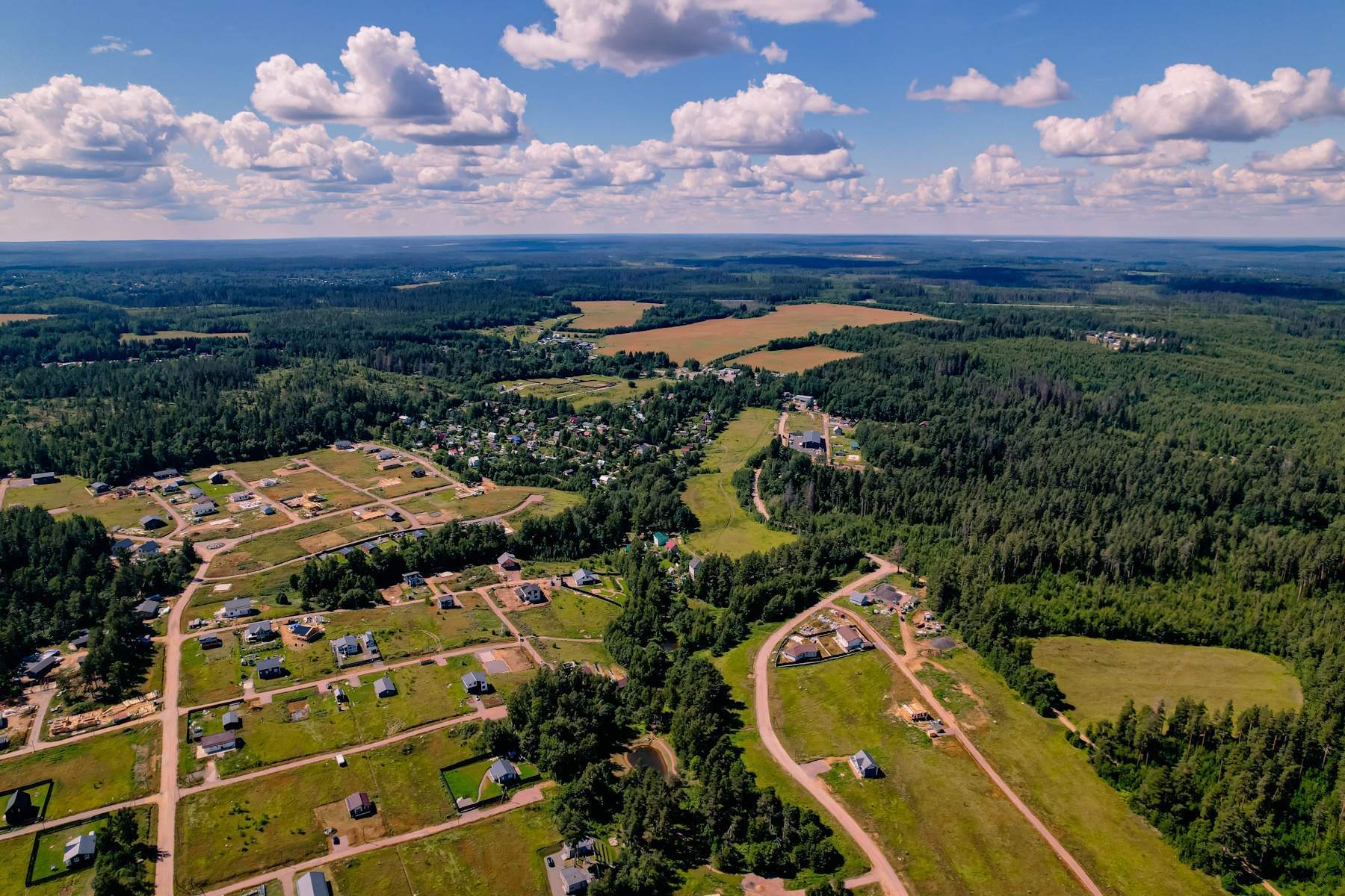 Продам земельный участок 703 м.кв.