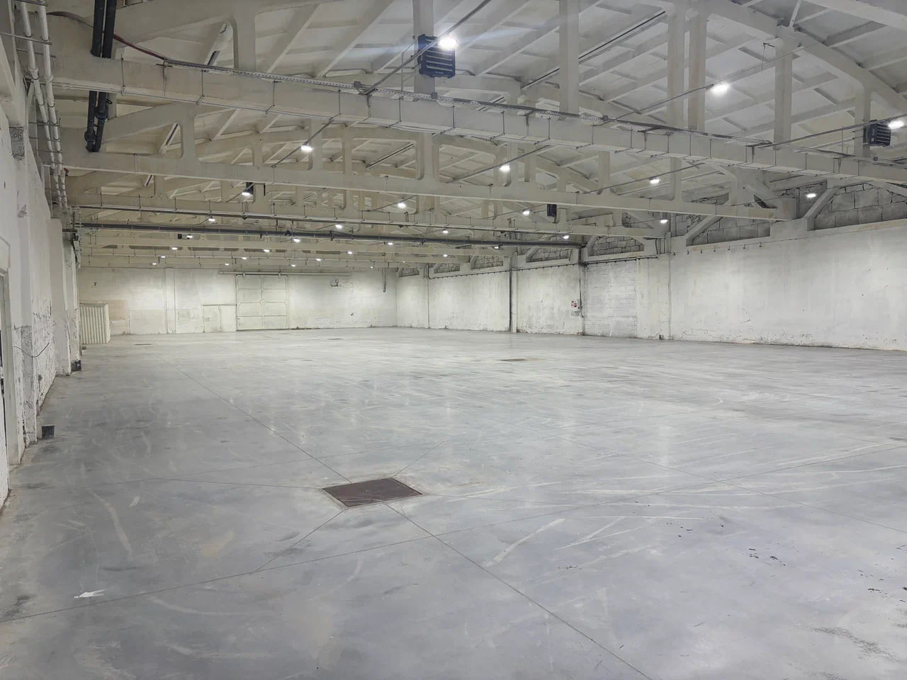 Сдам в аренду склад 1244 м.кв.