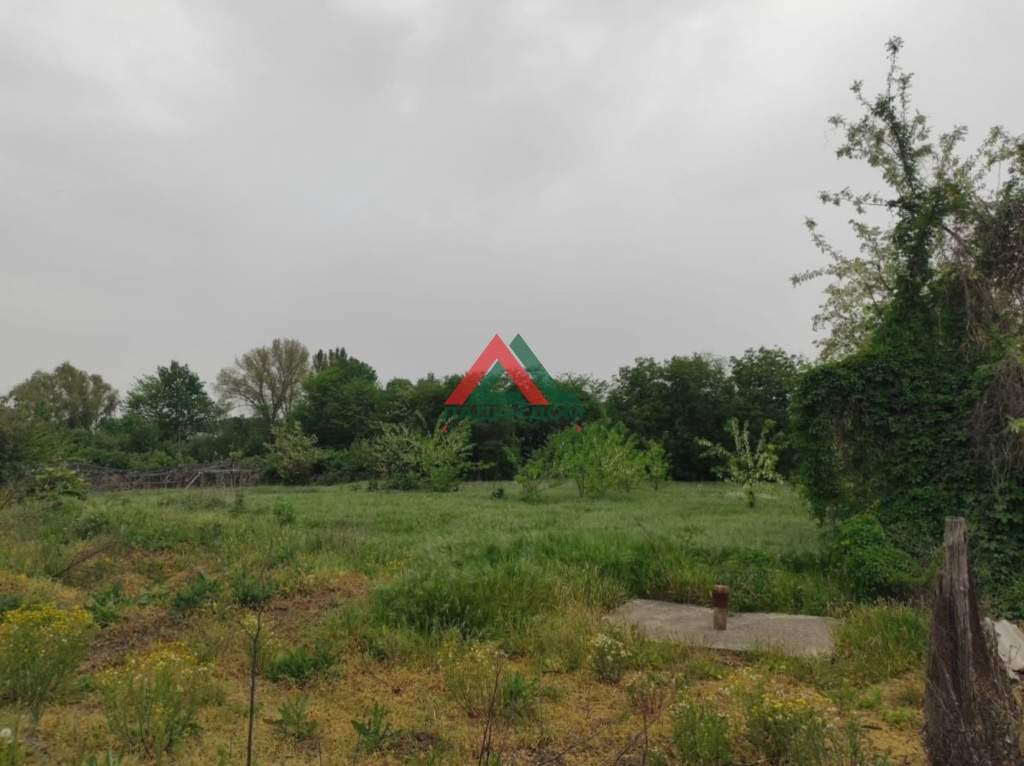 Продам земельный участок 1896 м.кв.