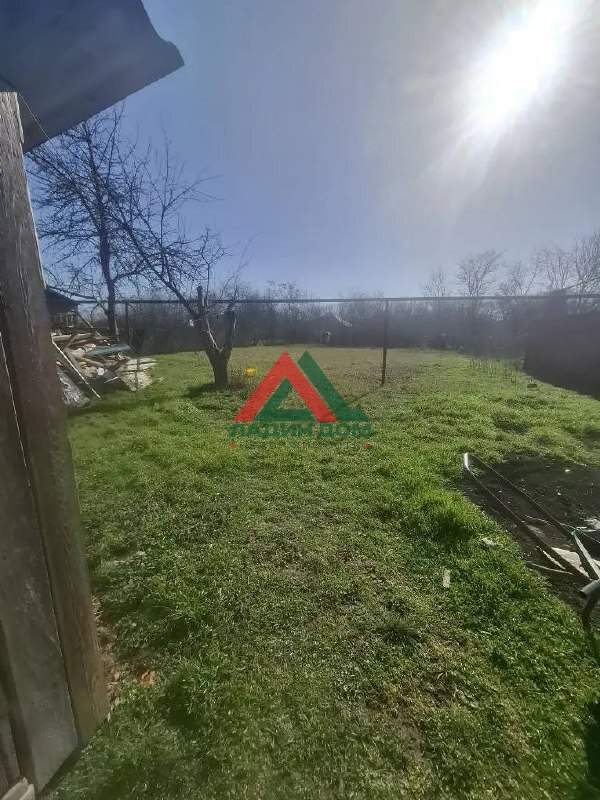 Продам земельный участок 1090 м.кв.