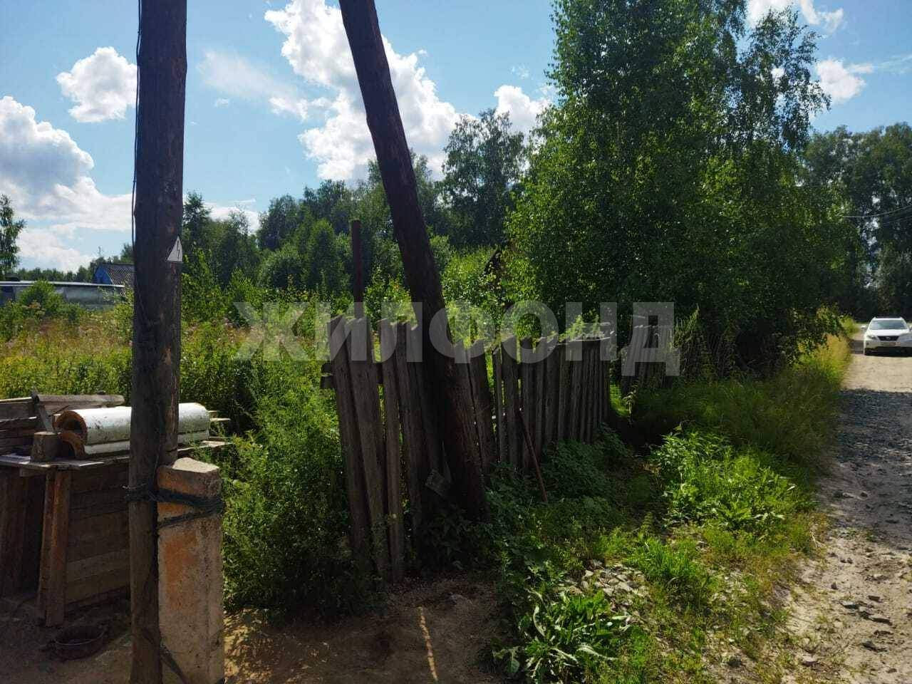 Продам земельный участок 1400 м.кв.