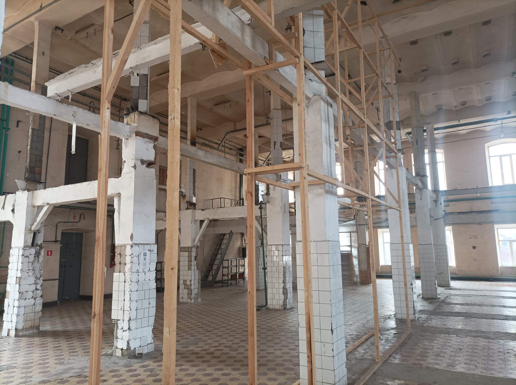 Сдам в аренду помещение свободного назначения 2267.7 м.кв.