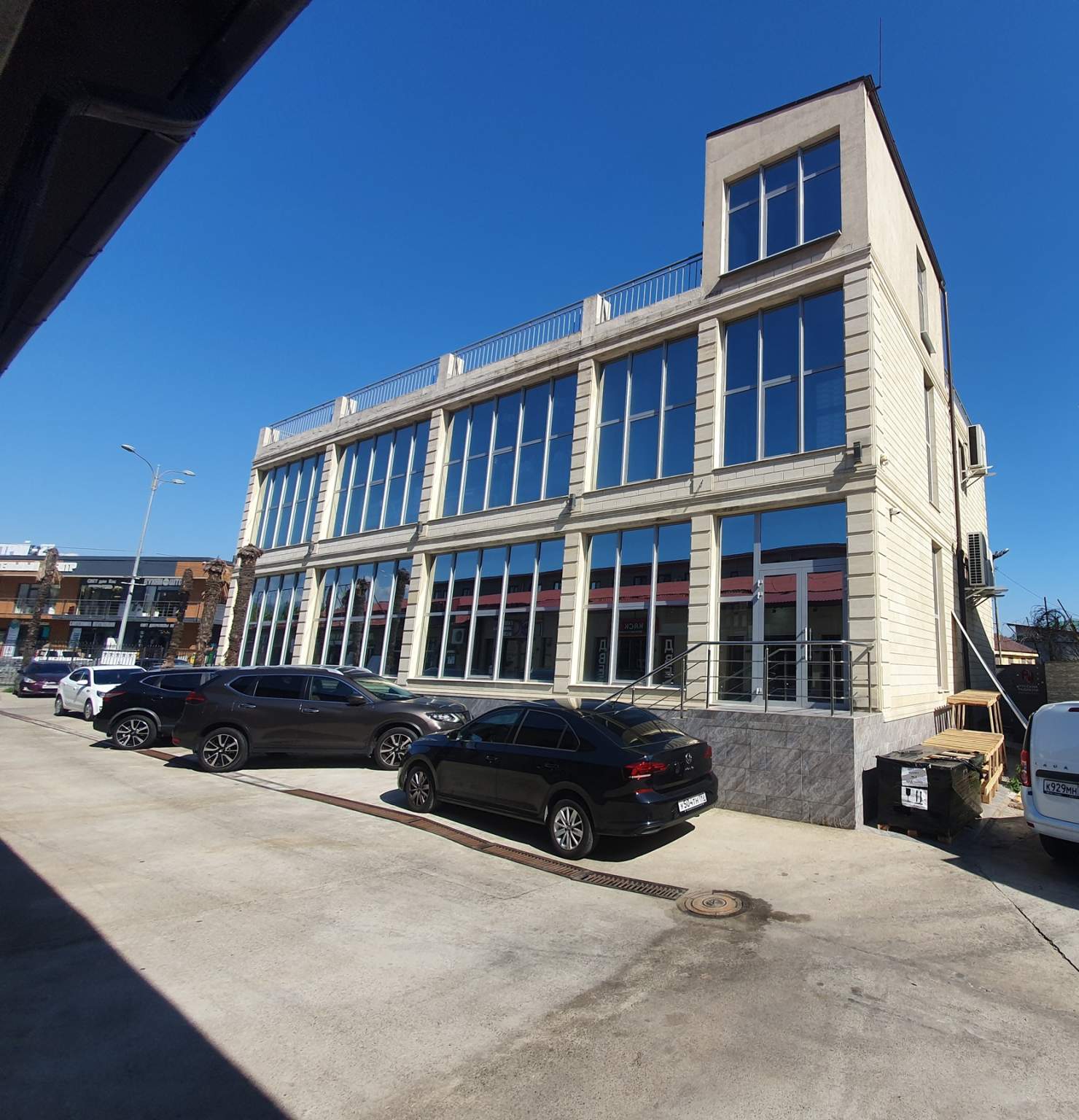 Сдам в аренду магазин 205.9 м.кв.