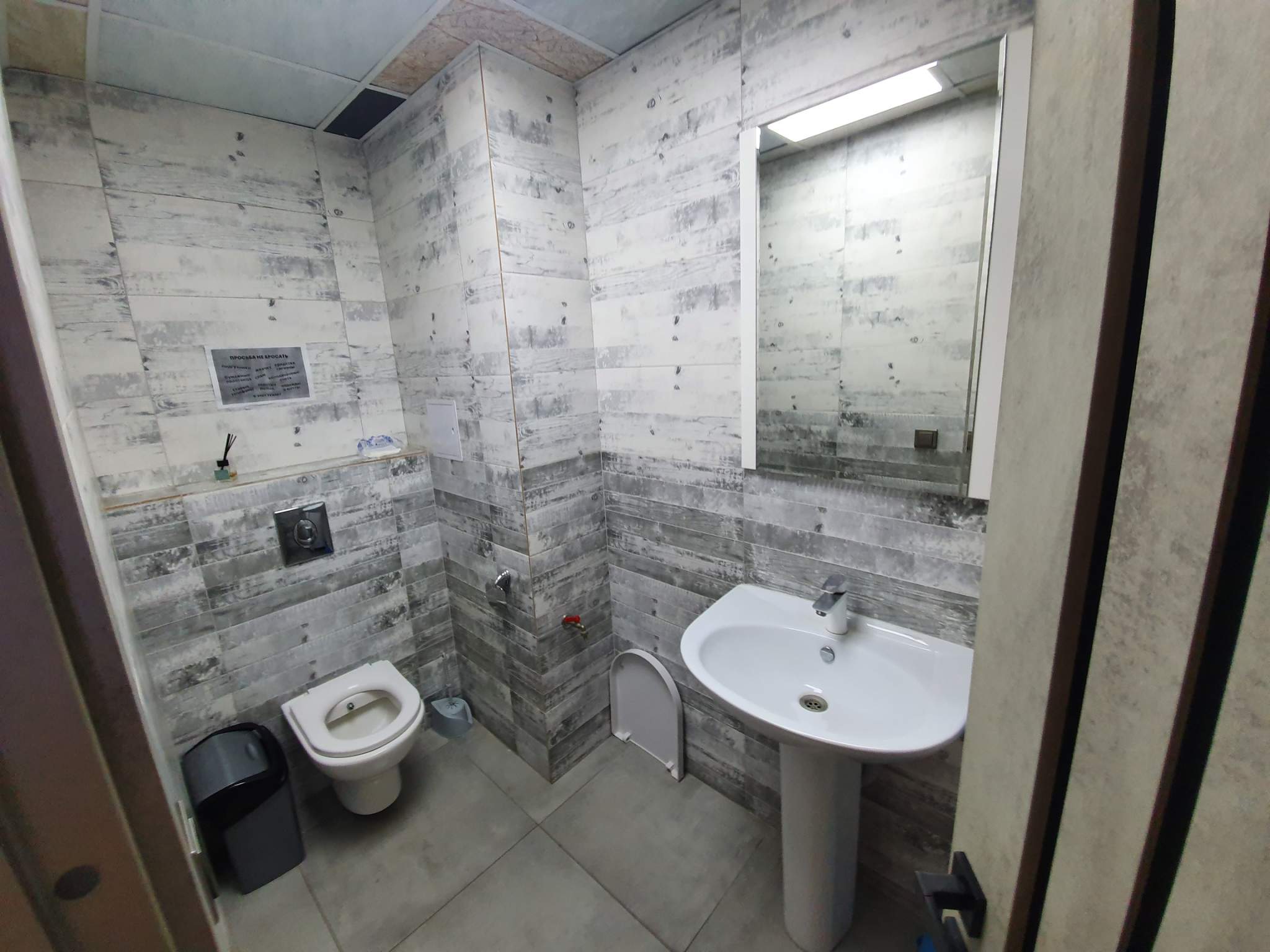 Сдам в аренду магазин 205.9 м.кв.