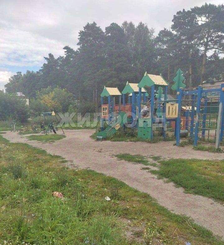 Продам земельный участок 2200 м.кв.