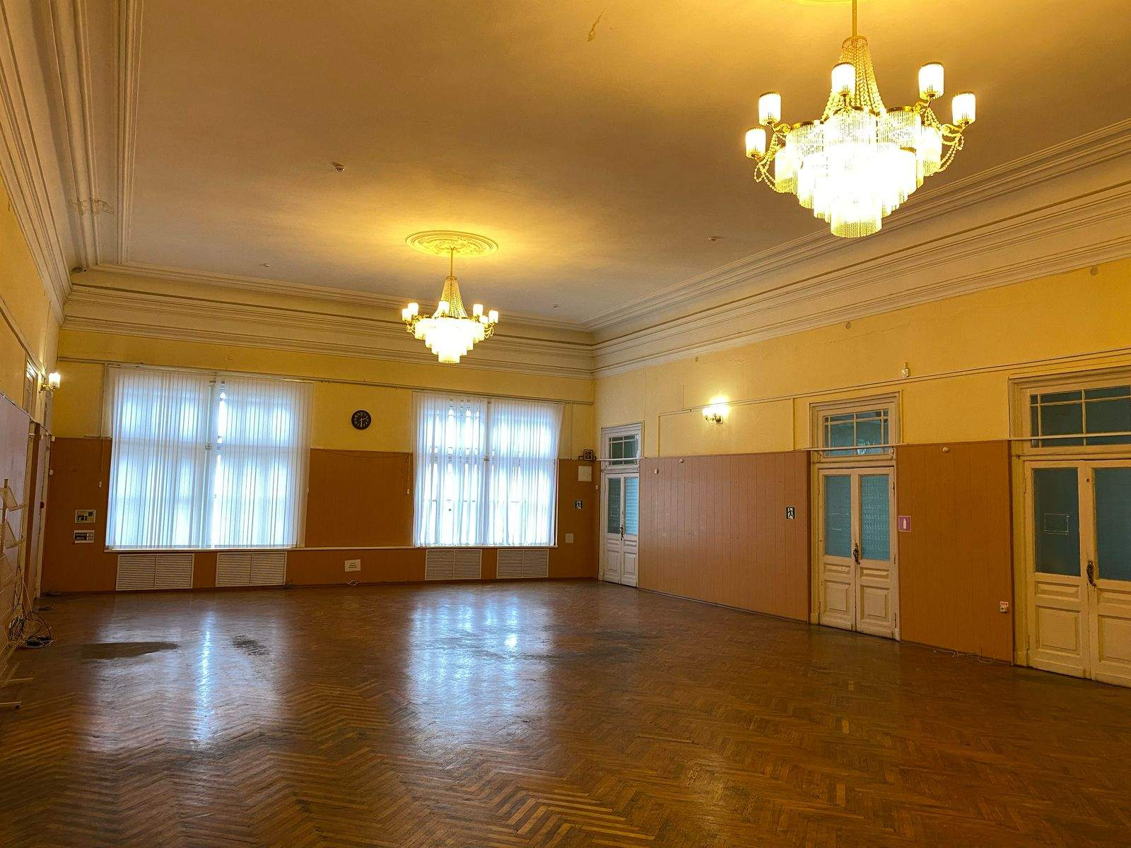 Продам торговое помещение 713.7 м.кв.