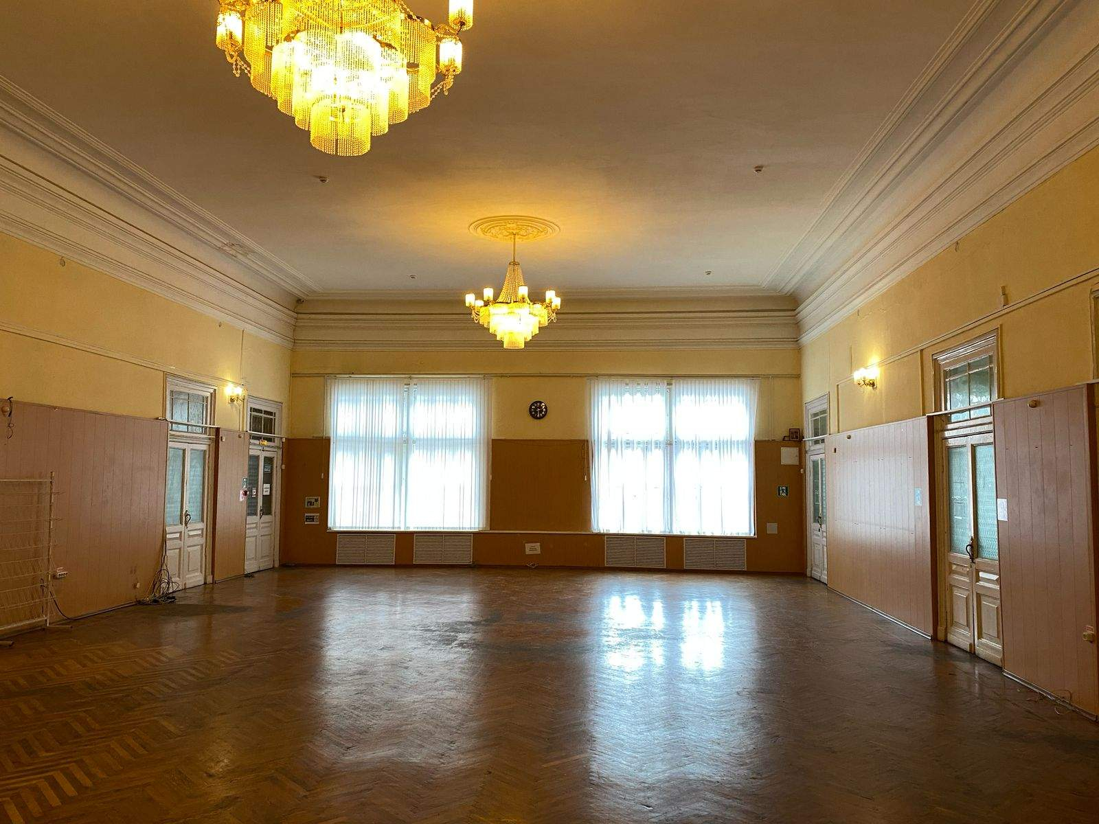 Продам торговое помещение 713.7 м.кв.