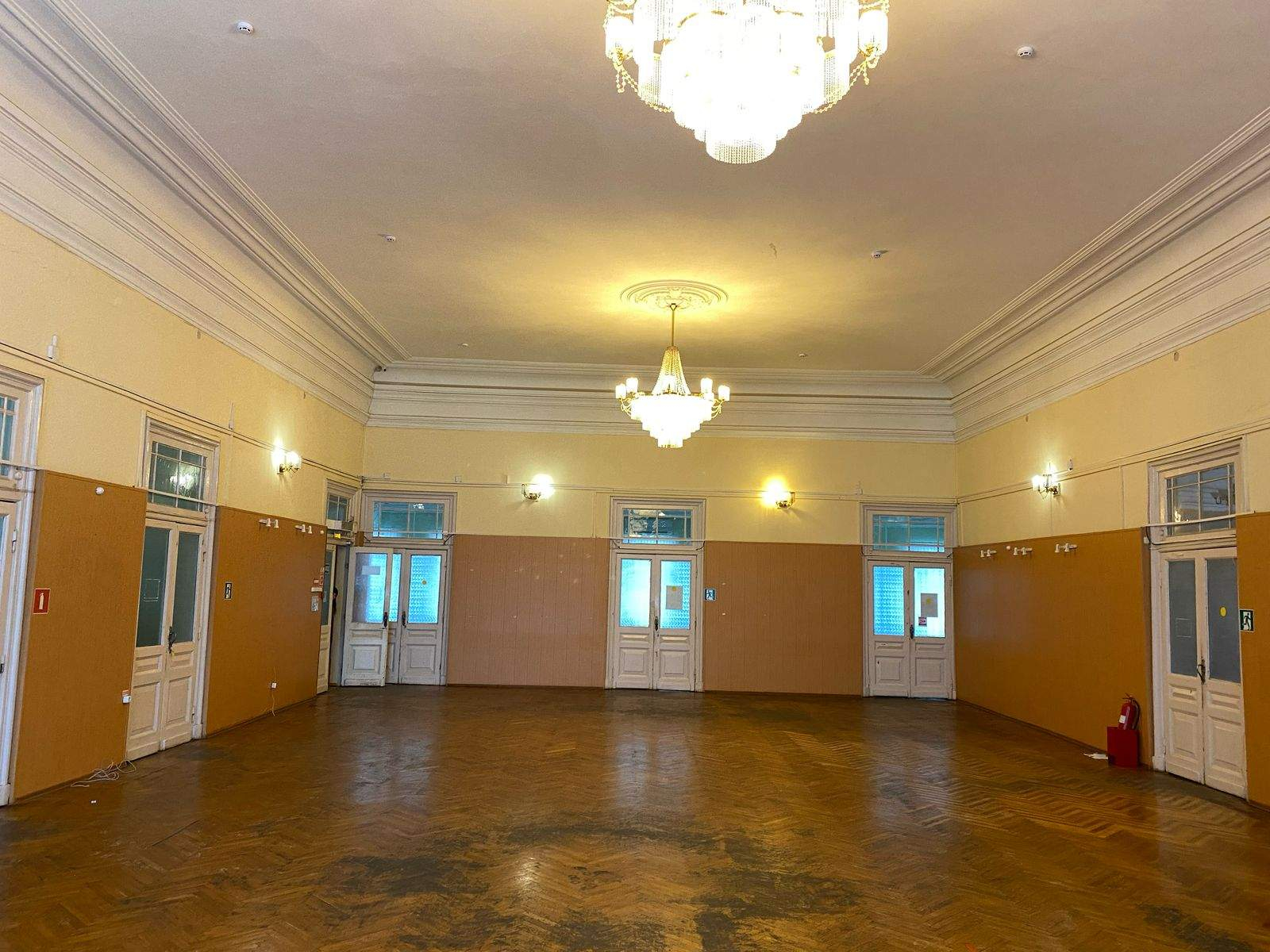 Продам торговое помещение 713.7 м.кв.