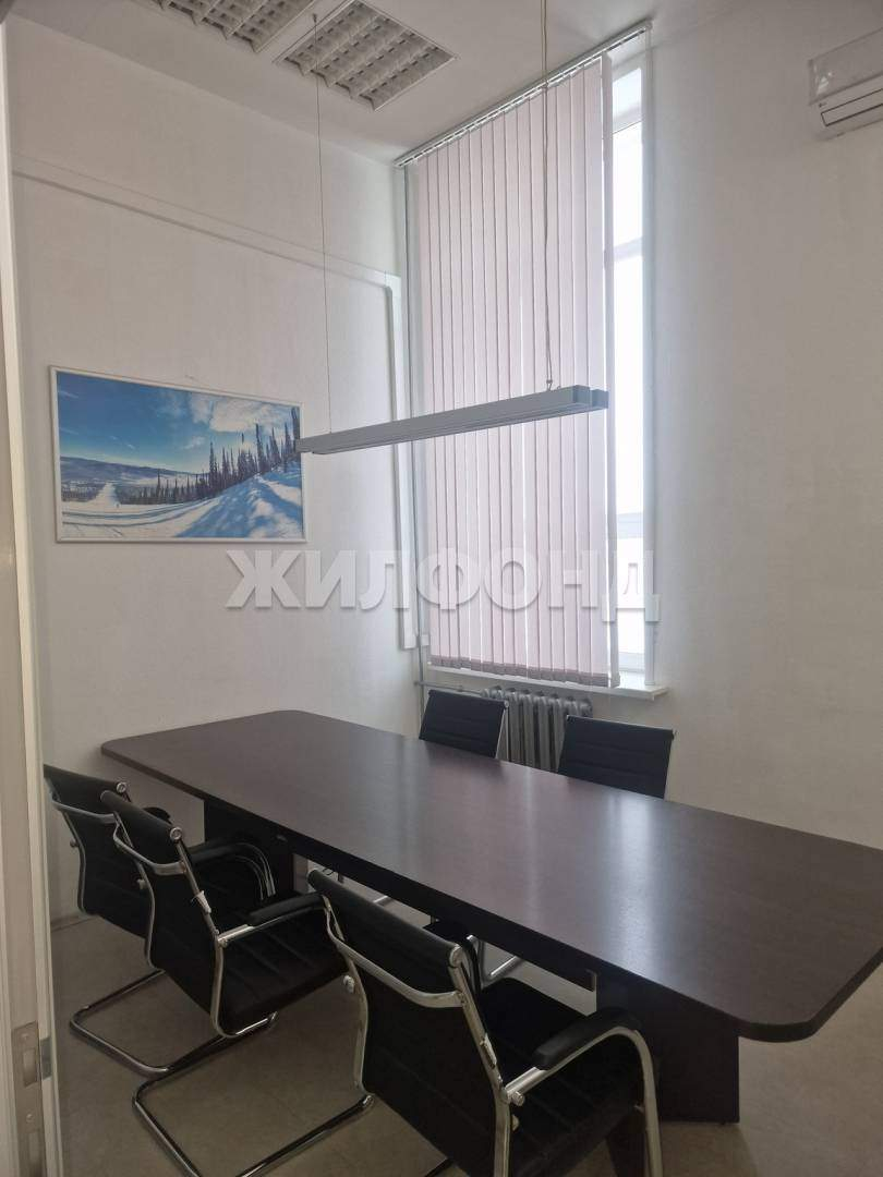 Продам офис 692 м.кв.