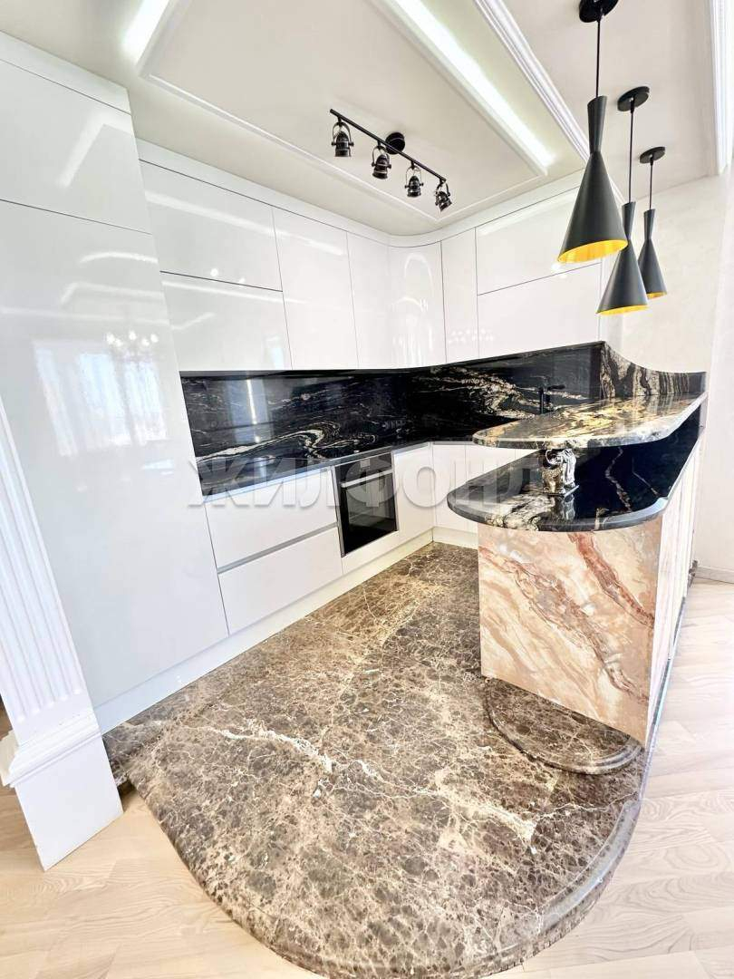 Квартира на продажу в Нефтеюганске, 15-й микрорайон, 8а фото №1