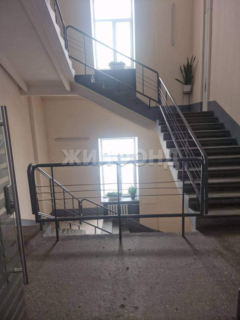 Продам офис 692 м.кв.