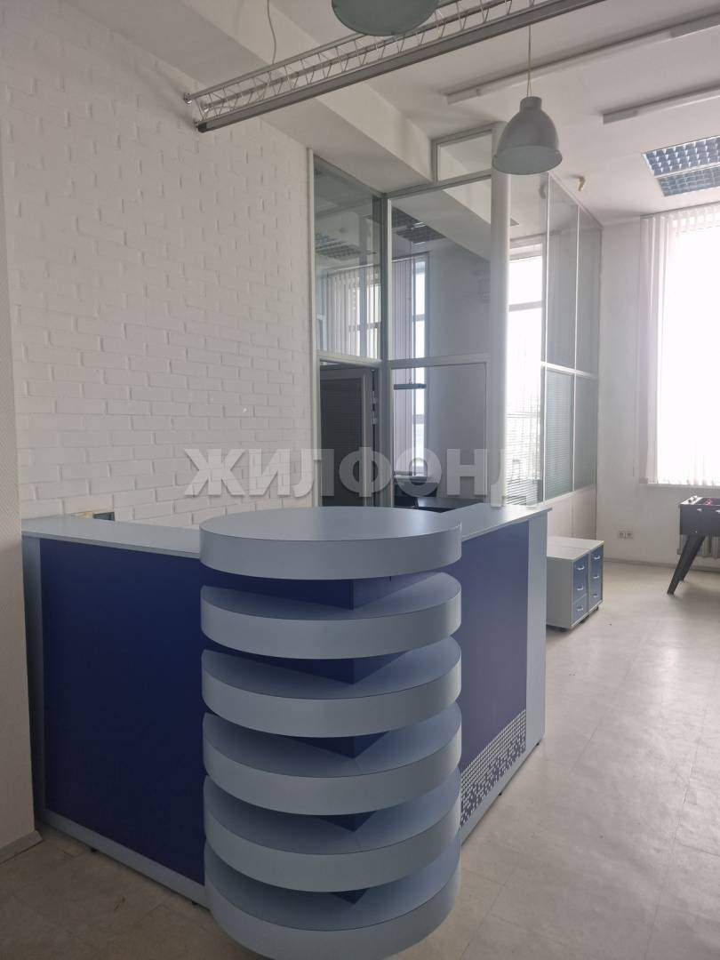 Продам офис 692 м.кв.