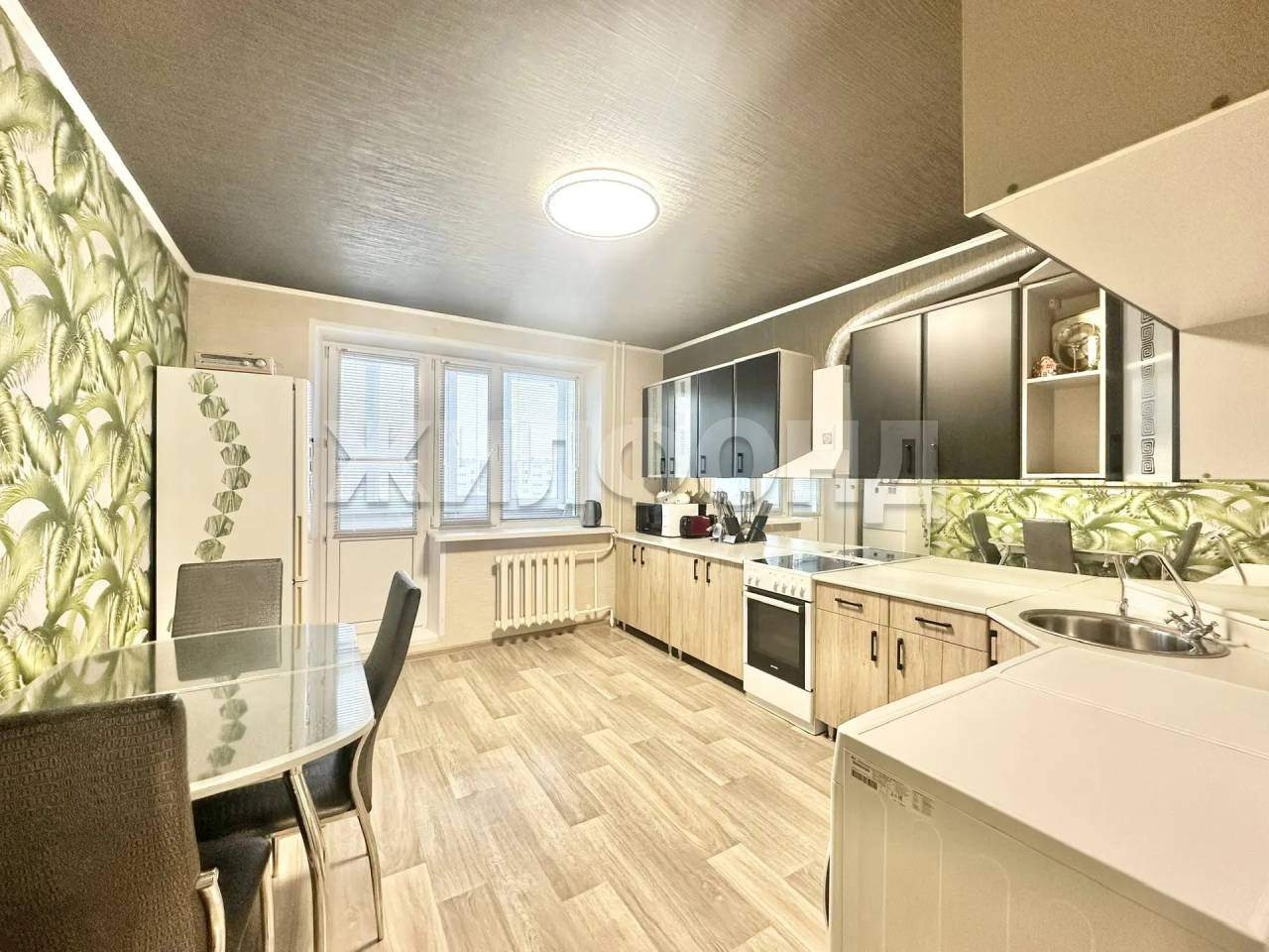 Квартира на продажу в Нефтеюганске, 14-й микрорайон, 59 фото №0