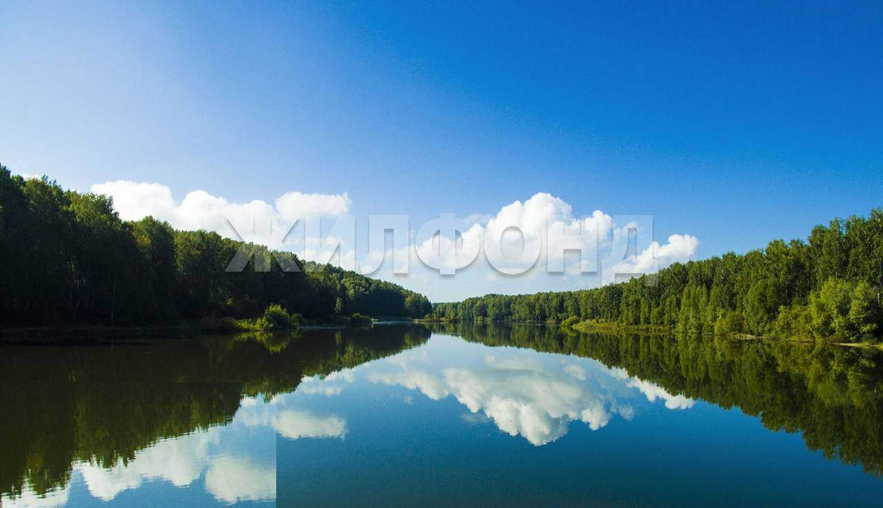 Продам земельный участок 2047 м.кв.