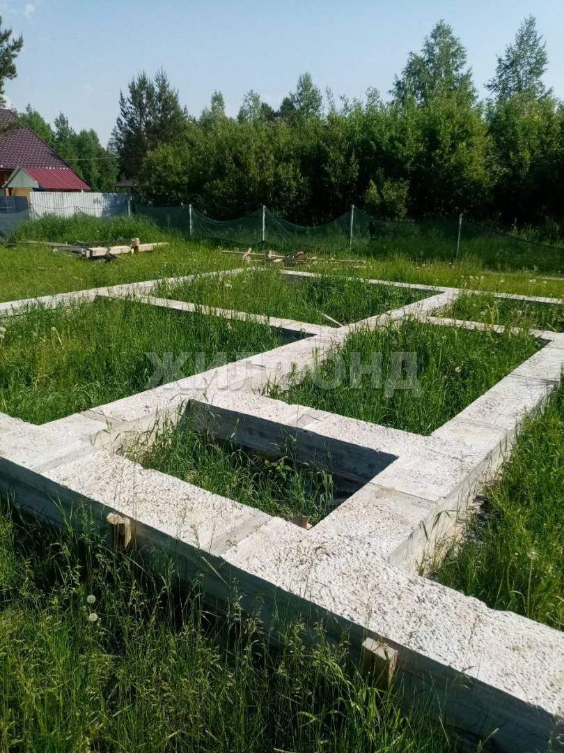 Продам земельный участок 1080 м.кв.