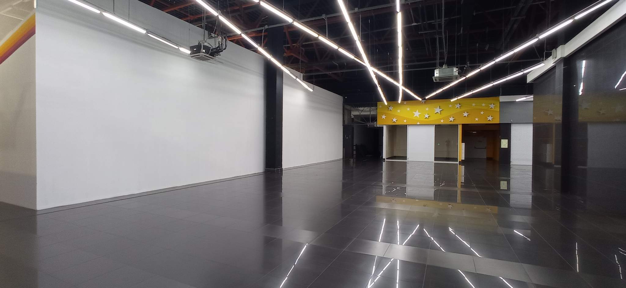 Сдам в аренду магазин 370 м.кв.