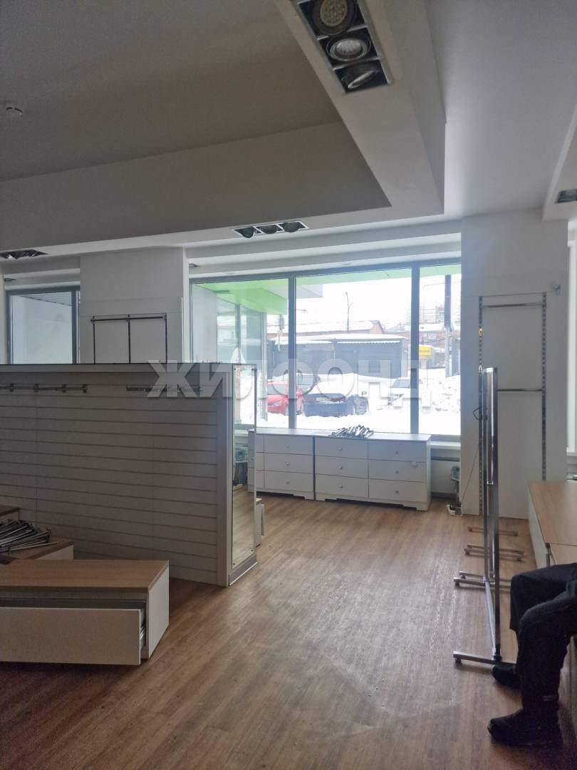 Продам магазин 373 м.кв.