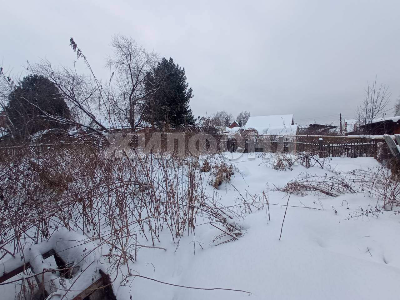 Продам земельный участок 700 м.кв.