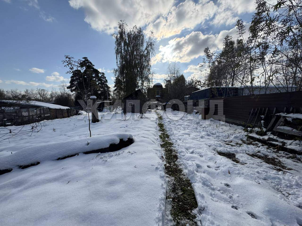 Продам земельный участок 900 м.кв.