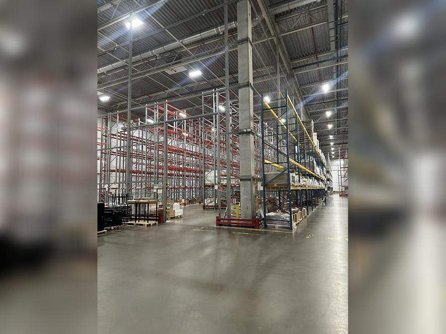 Продам склад 5216 м.кв.