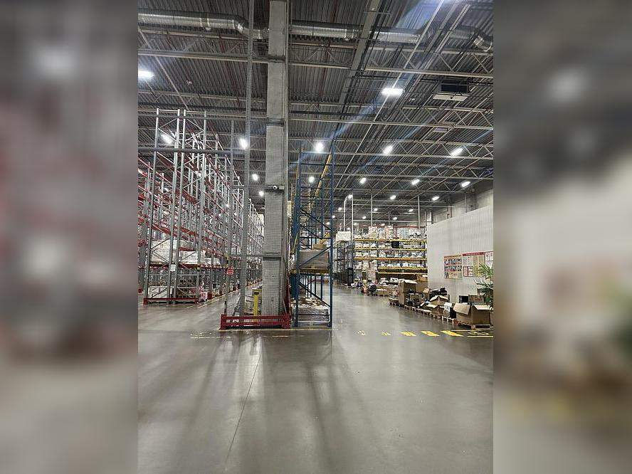 Продам склад 5216 м.кв.