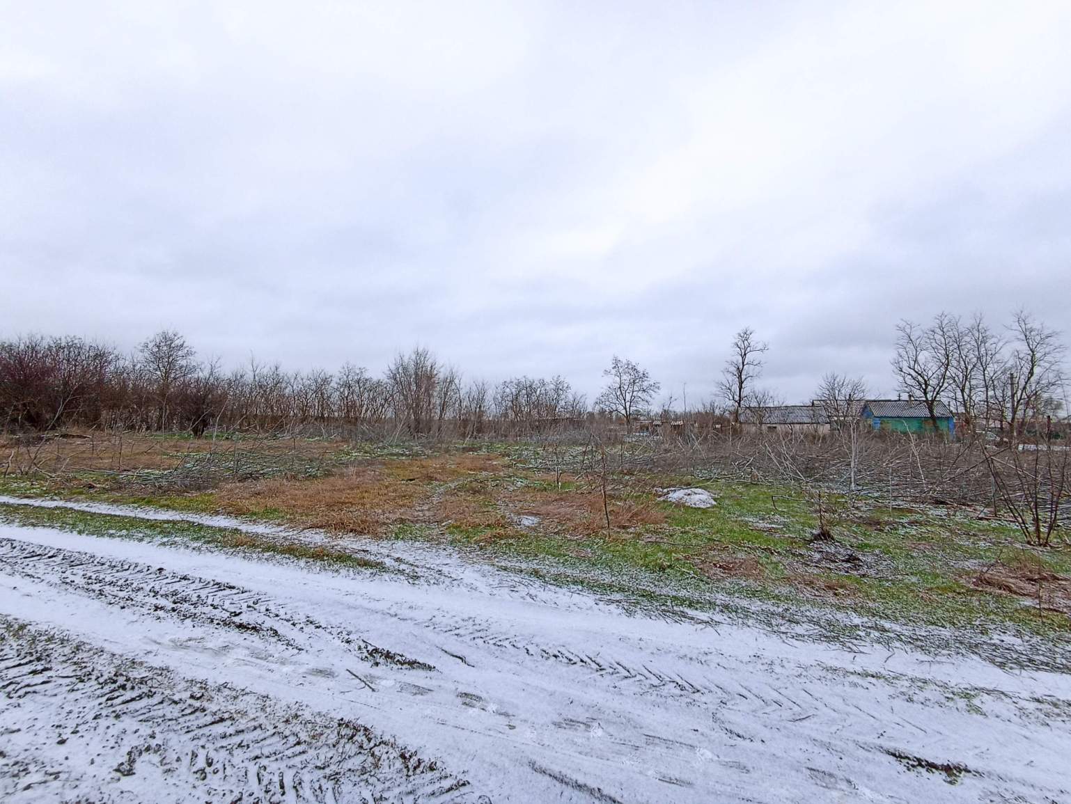 Продам земельный участок 600 м.кв.