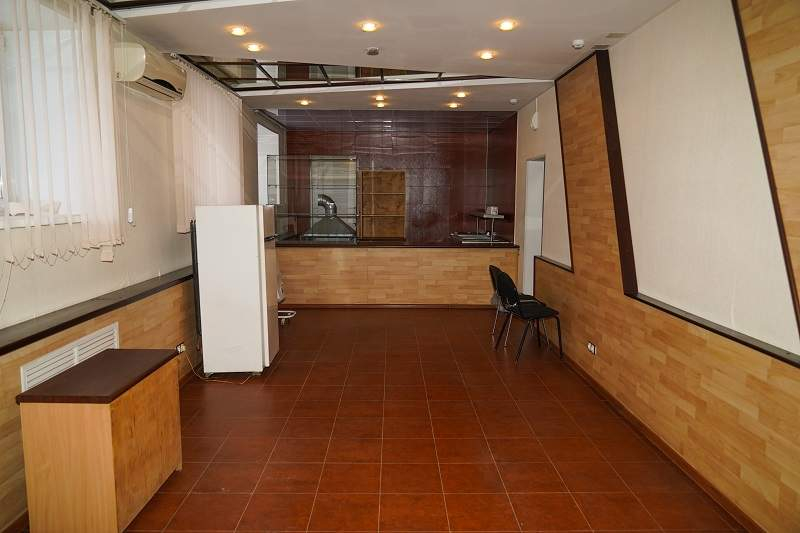 Продам торговое помещение 1211.3 м.кв.